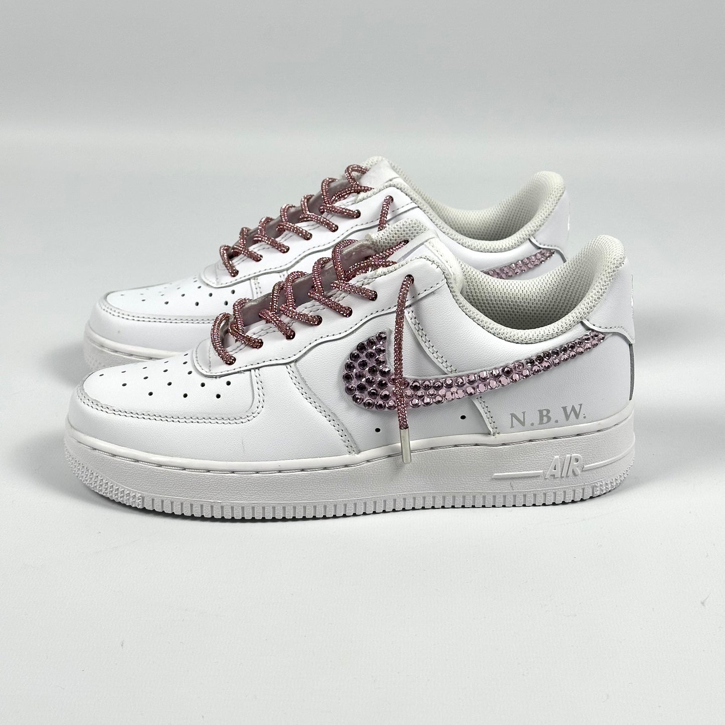 Baskets Nike AIR Force 1 personnalisées - strass Swarovski BARBIE EDITION