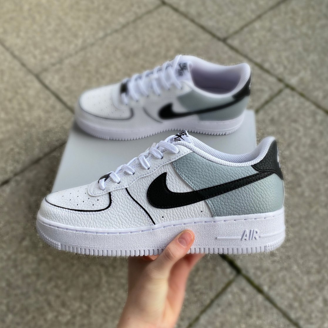 Baskets Nike AIR Force 1 personnalisees Details gris et noir julescustomizedkicks