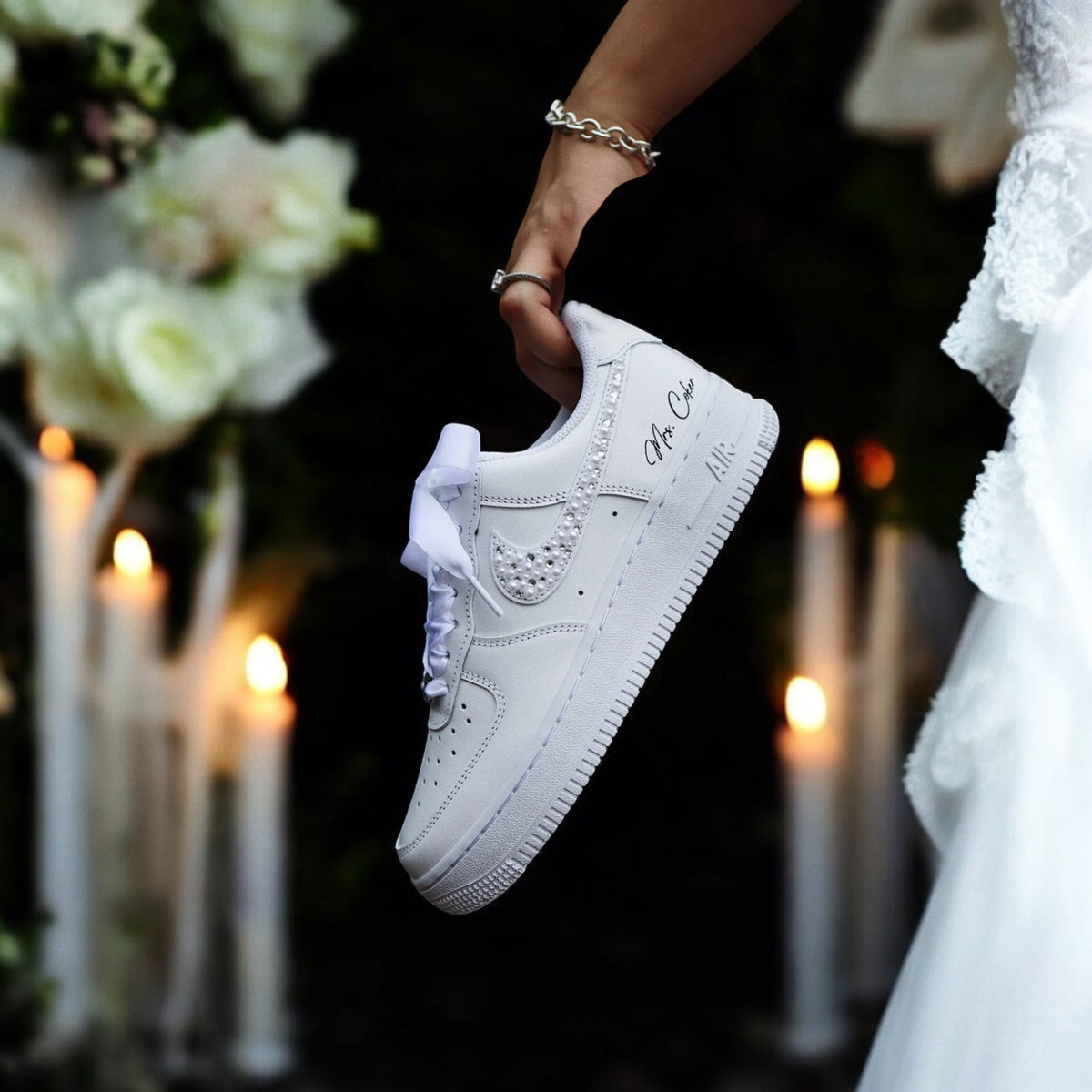 Custom Nike Air Force 1 Wedding Sneaker mit Perlen und Initialen – Hochzeitsschuhe handgefertigt