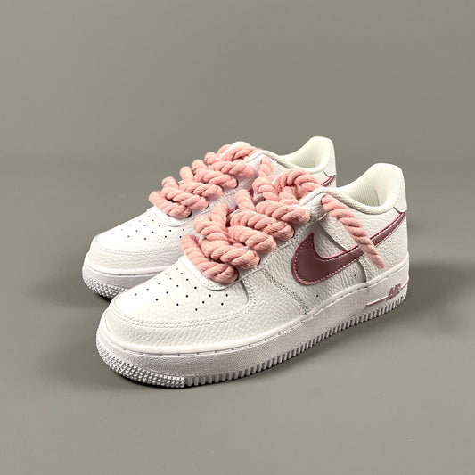 Baskets Nike AIR Force 1 personnalisées - Lacets en corde édition rose limitée