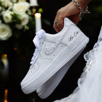 Custom Nike Air Force 1 Wedding Sneaker mit Perlen und Initialen – Hochzeitsschuhe handgefertigt