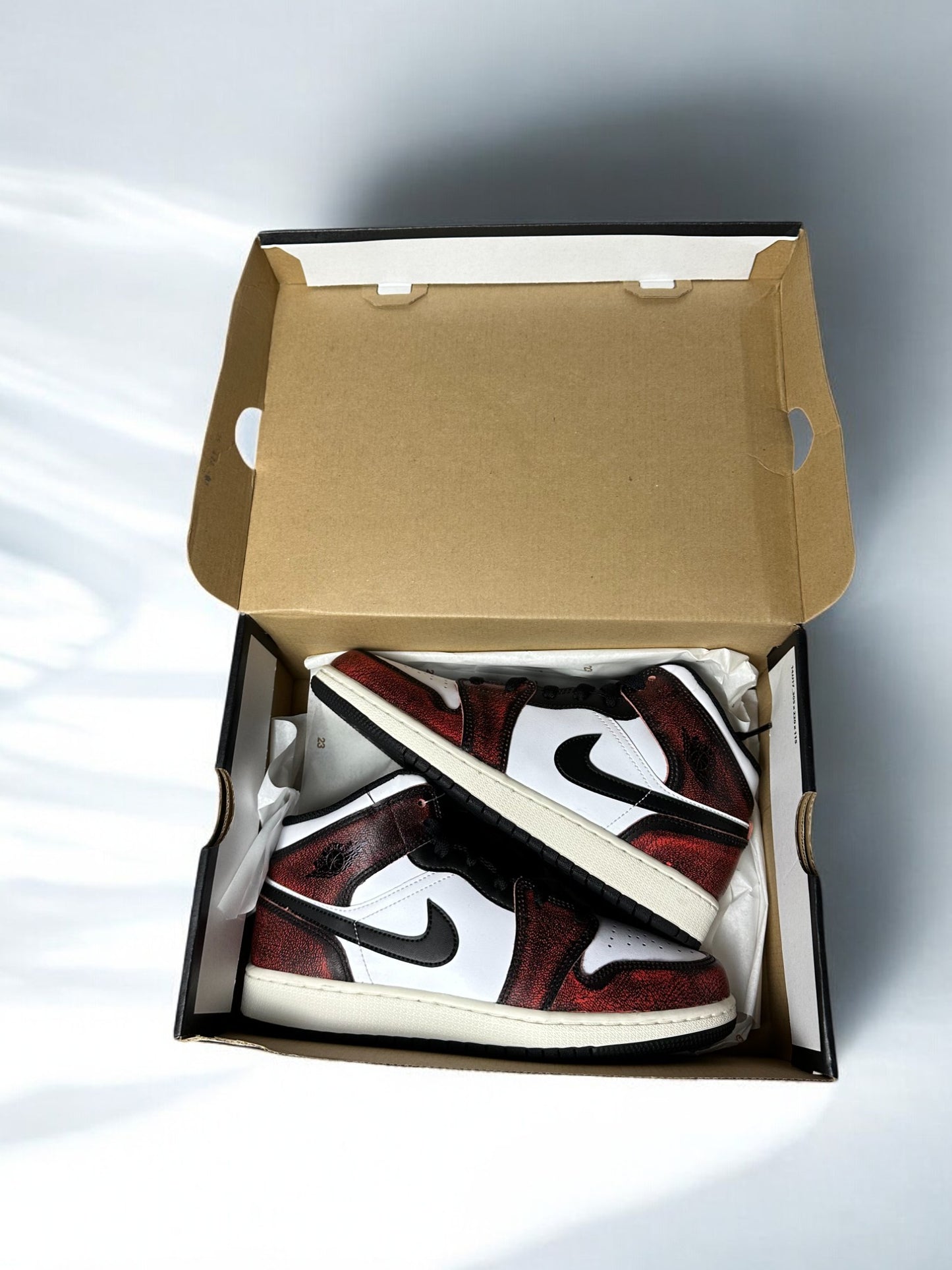 BLACKOUTLET DEAL - AJ1 MID Red&Black 38.5