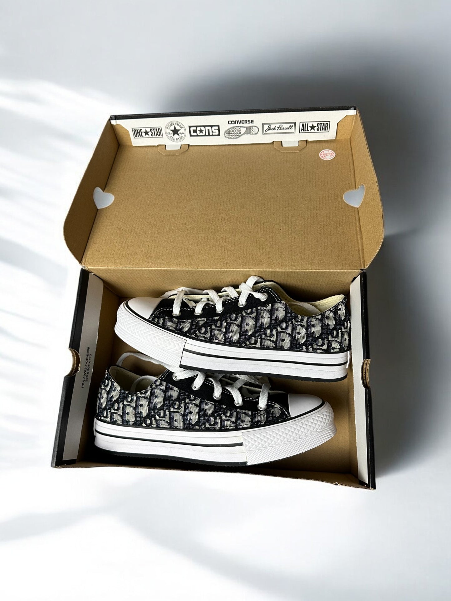 BLACKOUTLET DEAL - Converse Low 38.5