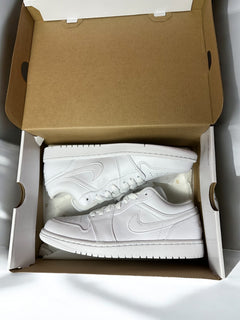 BLACKOUTLET DEAL - AJ1 LOW WHITE 42