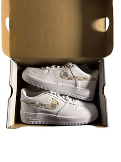 BLACKOUTLET DEAL - AF1 crème à carreaux Swoosh 39