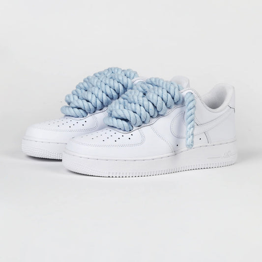 Zapatillas Nike AIR Force 1 personalizadas: cordones gruesos y cuerda en azul bebé