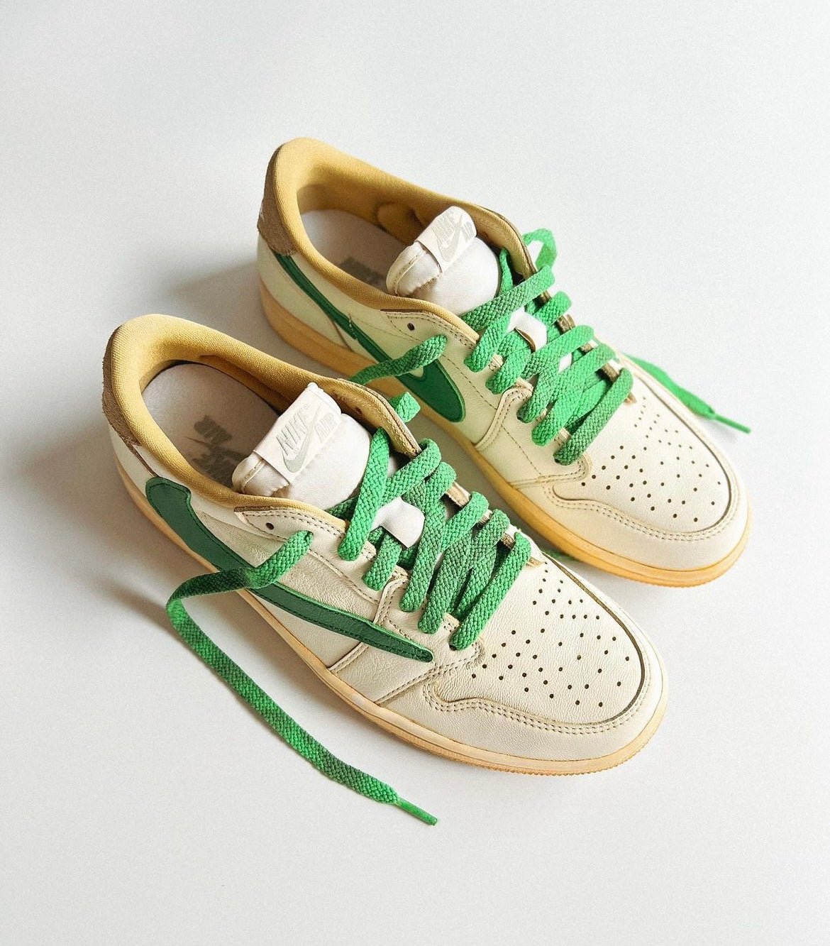 AJ1 Low OG Customized - Green Reverse Swoosh - julescustomizedkicks