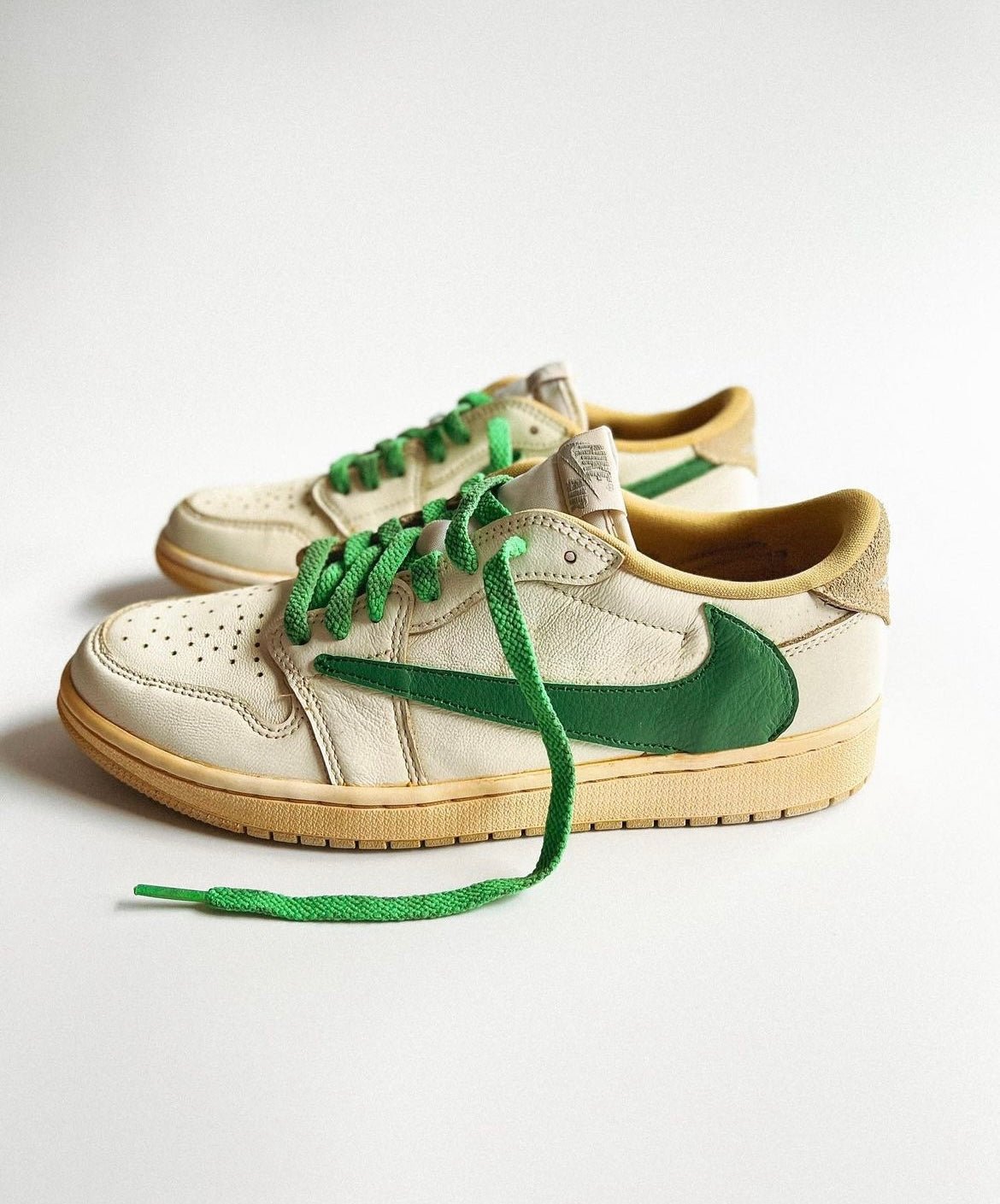 AJ1 Low OG Customized - Green Reverse Swoosh - julescustomizedkicks