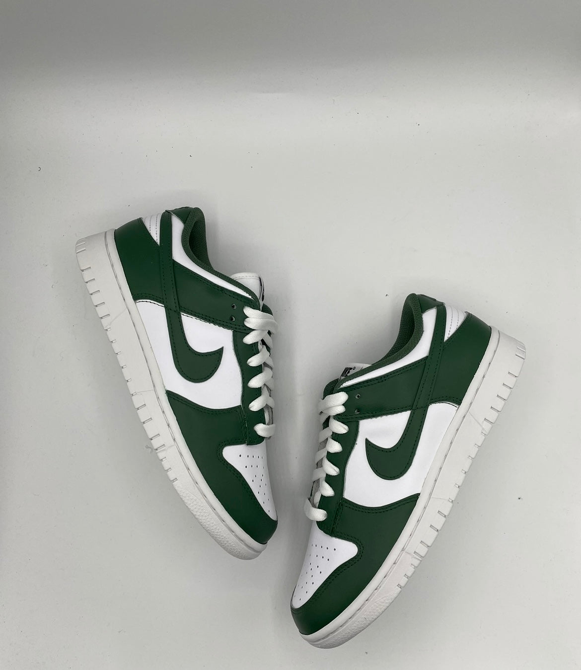 Dunk Low Customized - Green One - julescustomizedkicks