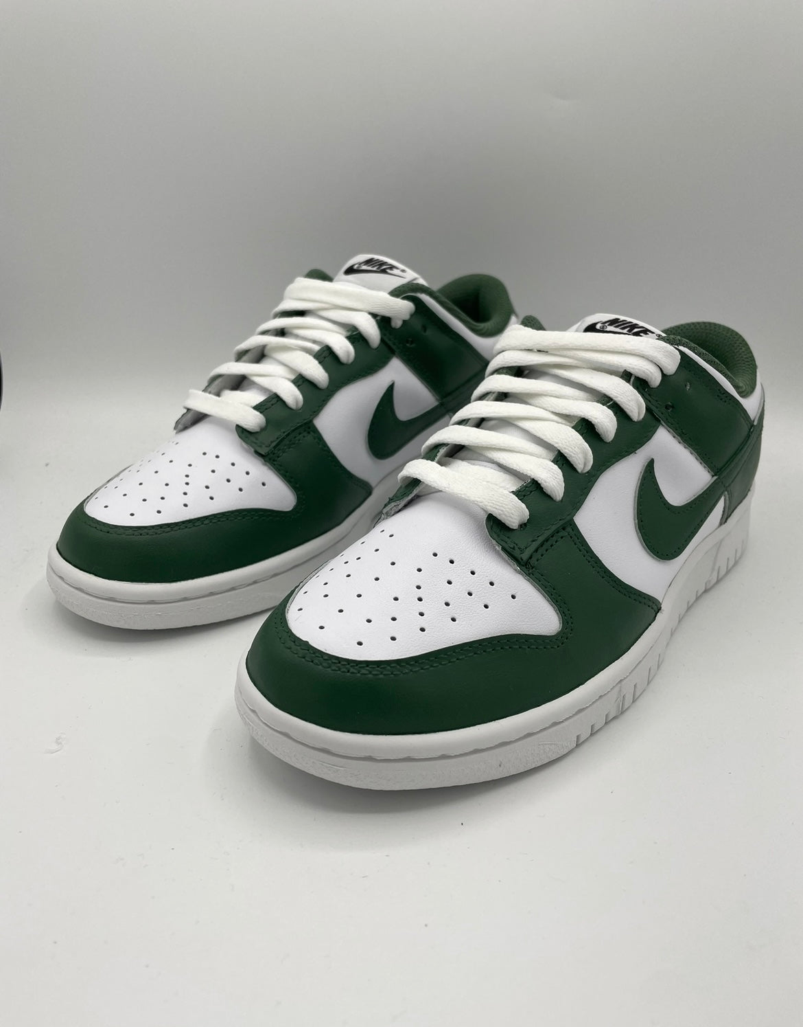 Dunk Low Customized - Green One - julescustomizedkicks