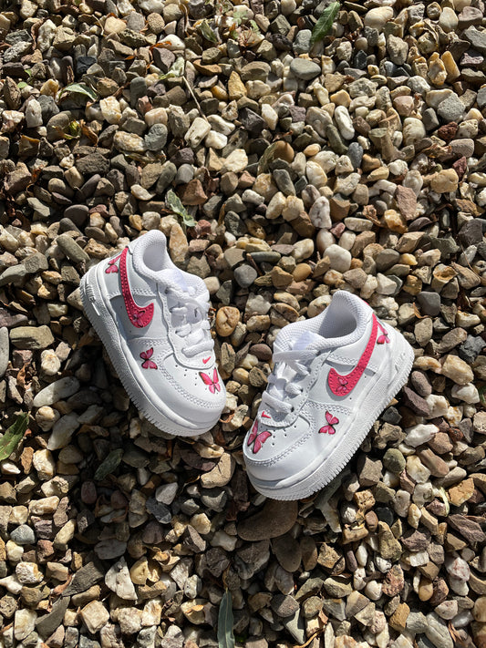 Baskets Nike AIR Force 1 personnalisées pour bébé - Papillon rose