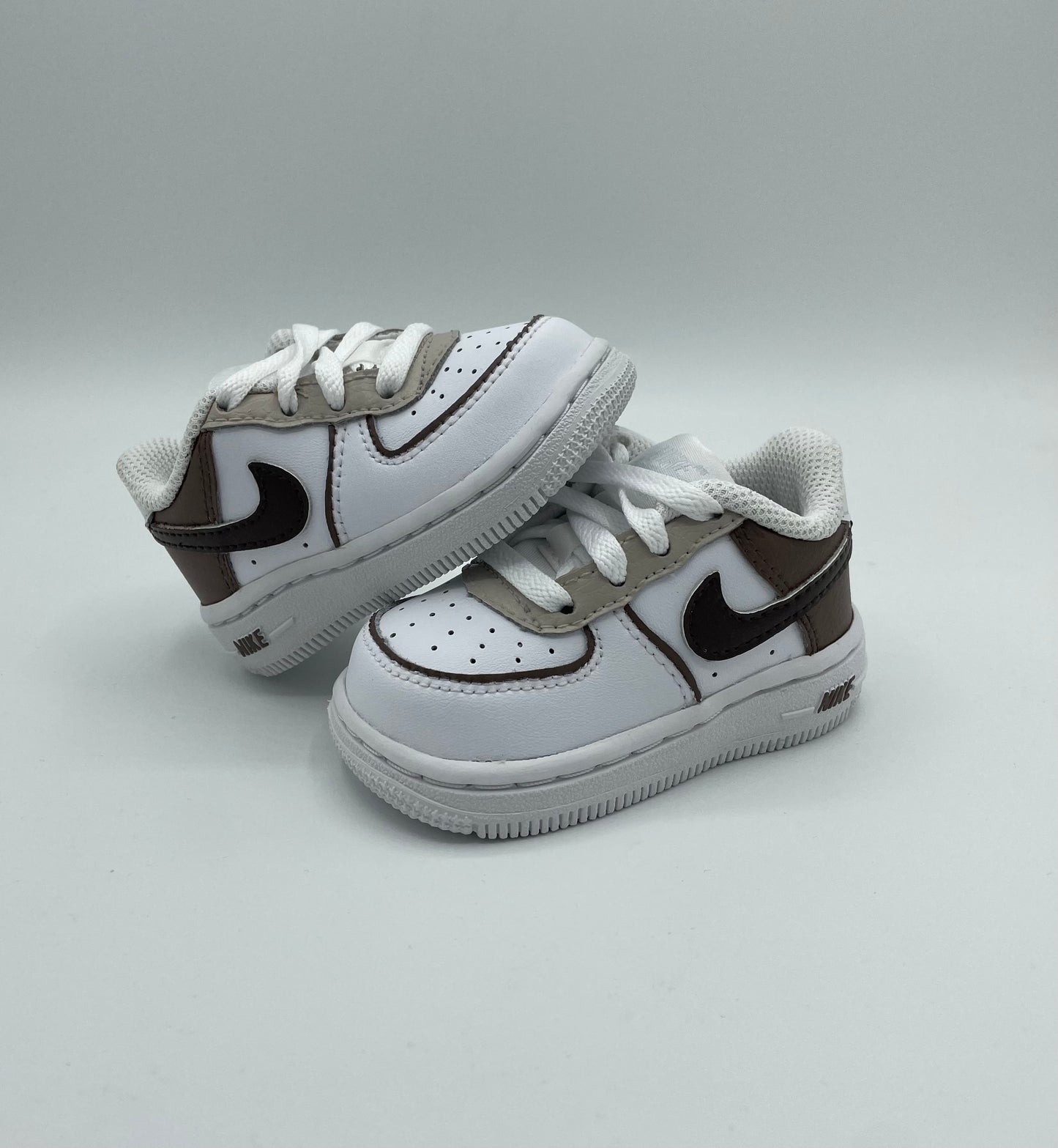 Baskets Nike AIR Force 1 personnalisées pour bébé - Macciato Baby Edition