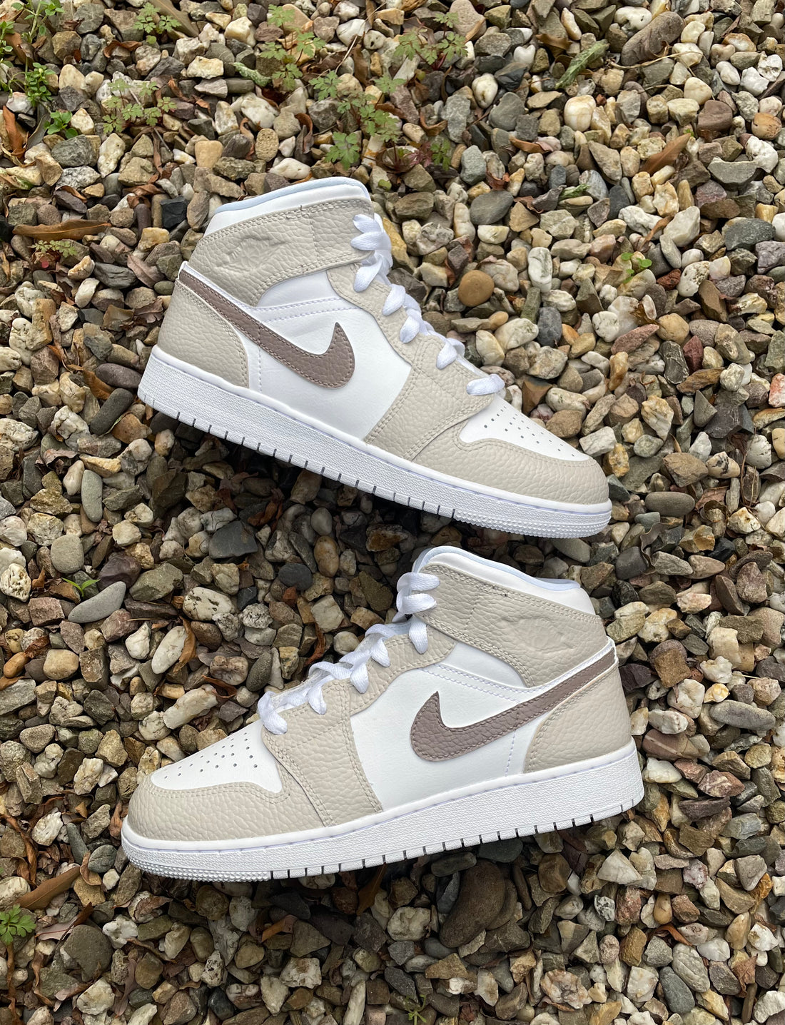 aj1 mid light bone