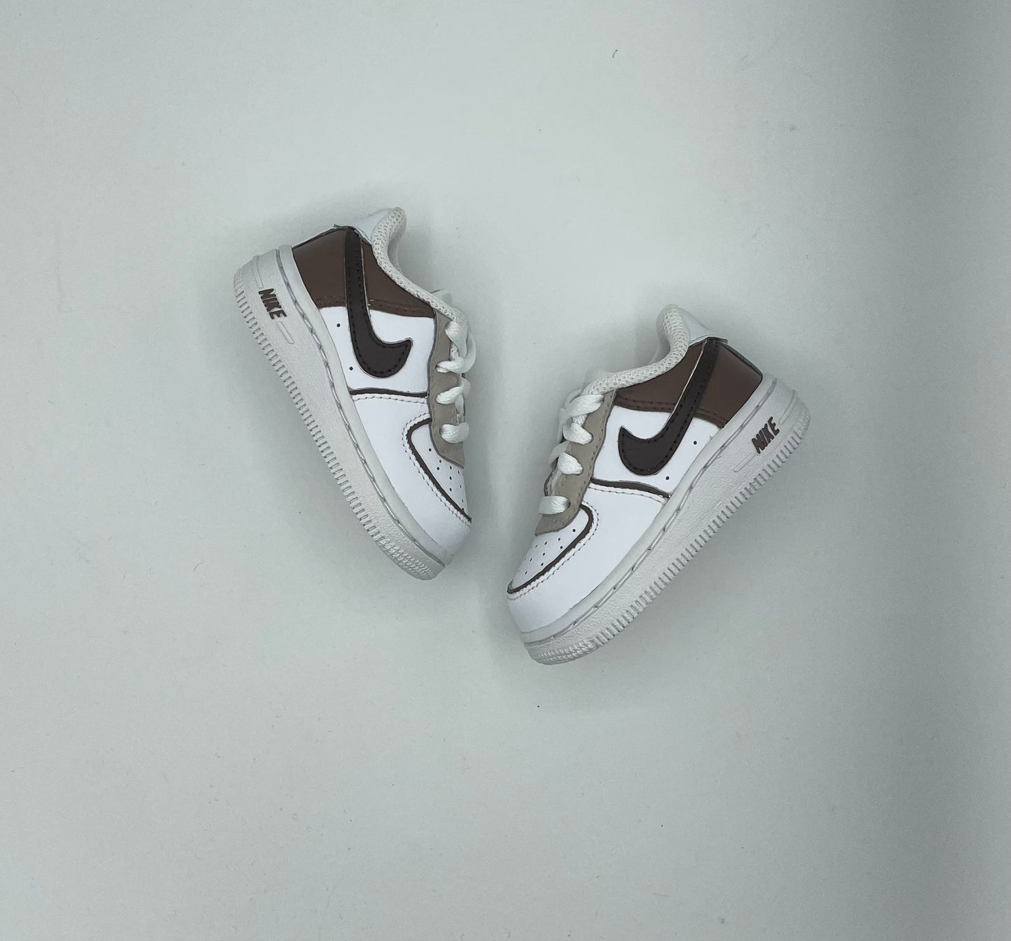 Baskets Nike AIR Force 1 personnalisées pour bébé - Macciato Baby Edition