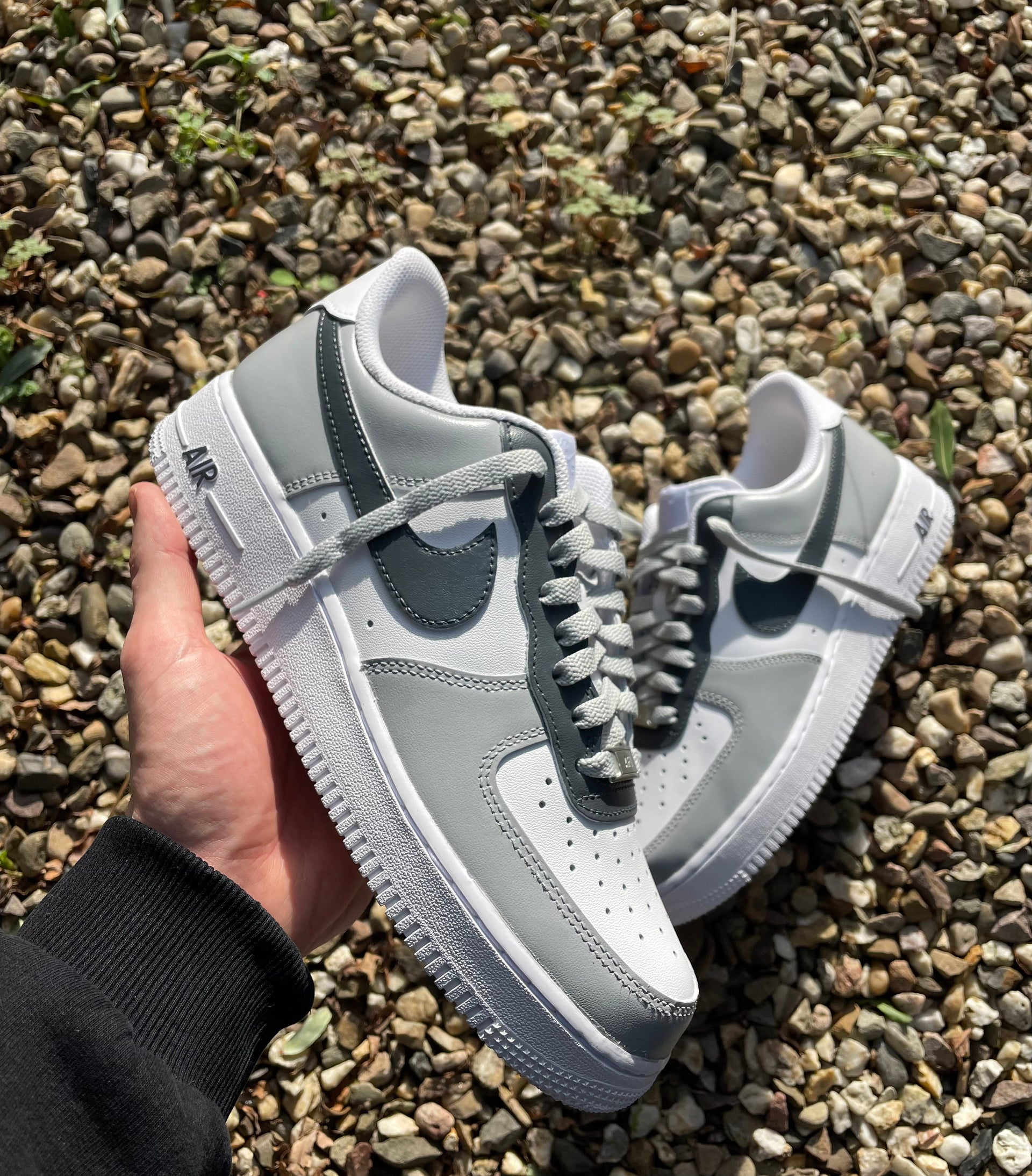 Baskets personnalisees Nike Air Force 1 2 tons gris julescustomizedkicks