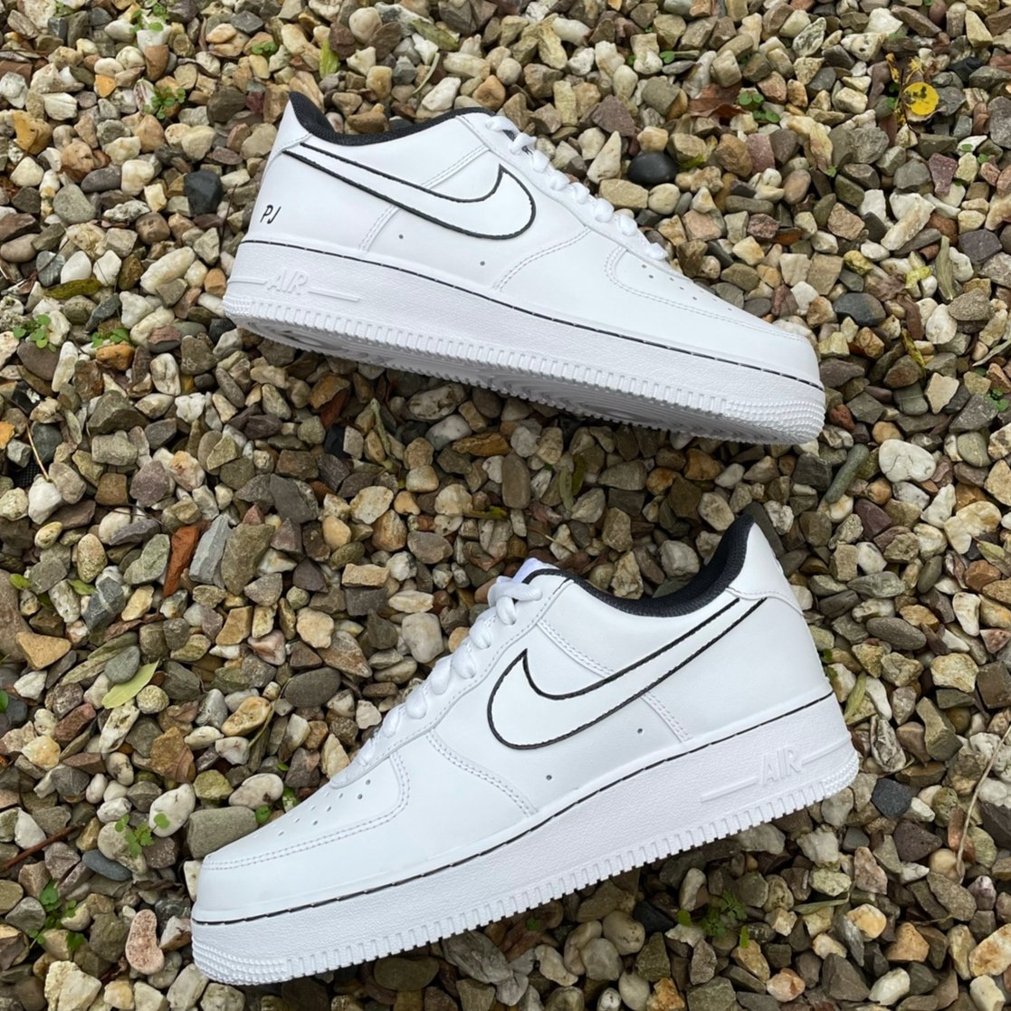 Nike AIR Force 1 Custom Sneaker - Black Details + initialen - julescustomizedkicks